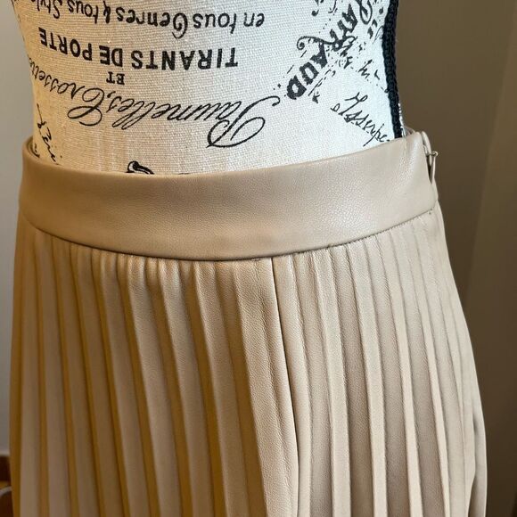 ELIE TAHARI ​Faux Leather Pleated Skirt - Picture 8 of 10